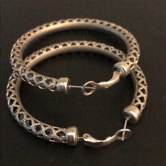 SILVER TONE SEE THROUGH DESIGNED FILIGREE LOOPS - Picture 6 of 9